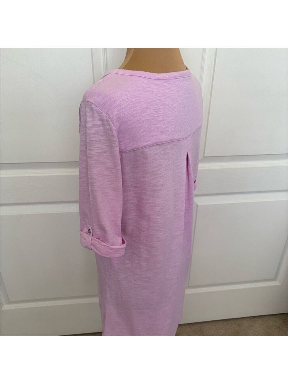 Chico’s Pinkish Lavender V-Neck Tunic Top | Relaxed Fit, 3/4 Tab Sleeves, Size M - Picture 8 of 10
